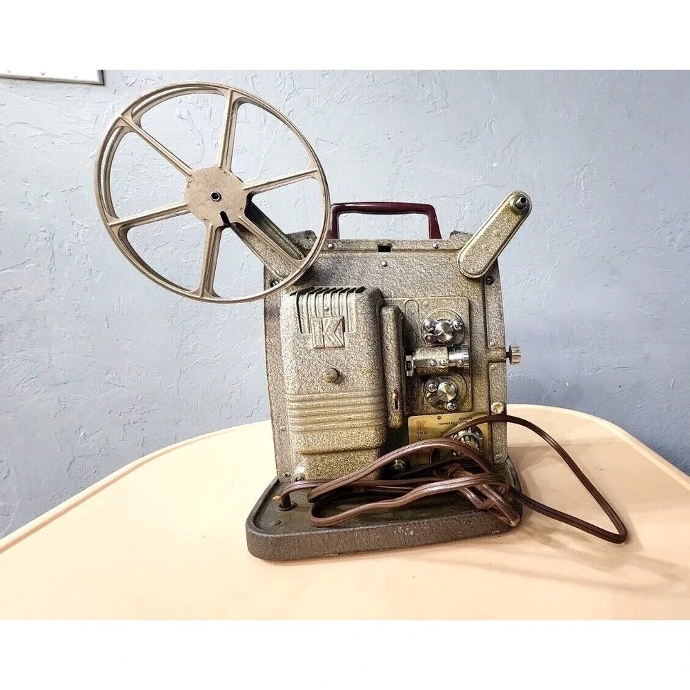 VINTAGE KEYSTONE 8MM FILM PROJECTOR MODEL K-100 POWERS ON SEEMS‎ TO WORK AS IS